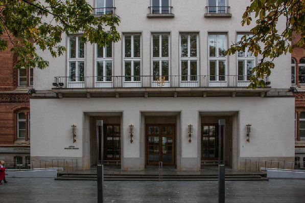 Der Haupteingang zum Landtag