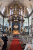 Blick Richtung Altar mit Orgelprospekt