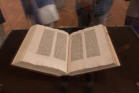 Eine der wenigen original Gutenbergbibeln, Fund aus dem Rendsburger Kirchenarchiv