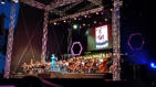 ... mit dem großen Orchester, im Hintergrund der Chor